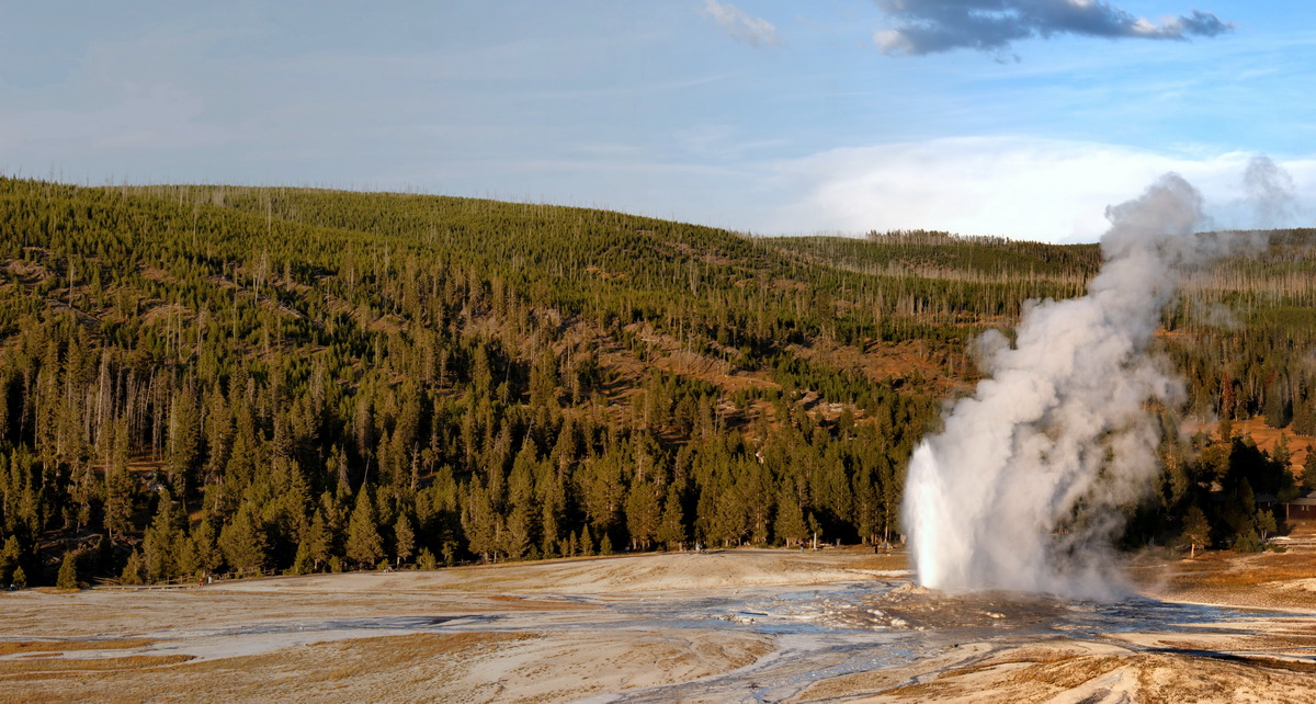 Old Faithful Valley in Yellowstone National Park, Wyoming